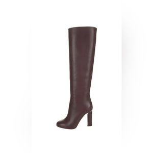 •   Burgundy
•   Round-Toes
•   Stiletto Heels
•   Includes Dust Bag